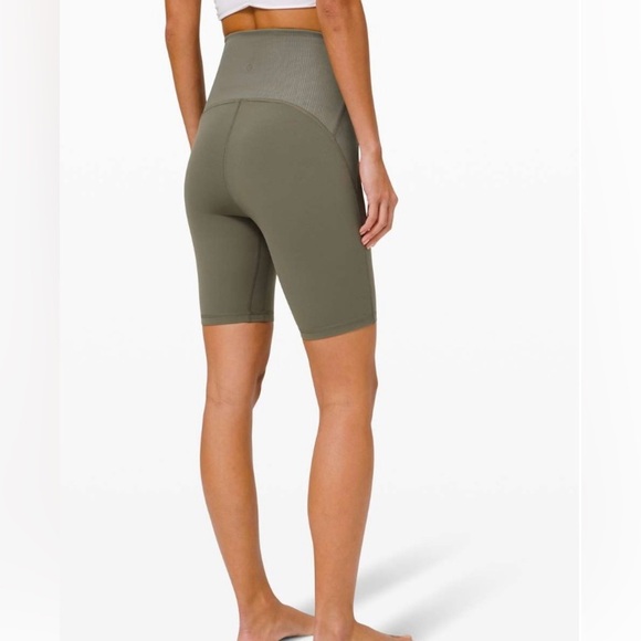 Lululemon Blissful Bend Super High-Rise Short 8 Army Green Sz4 Buttery Soft Nulu - Picture 1 of 8